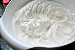 牛乳からクリームを作る方法